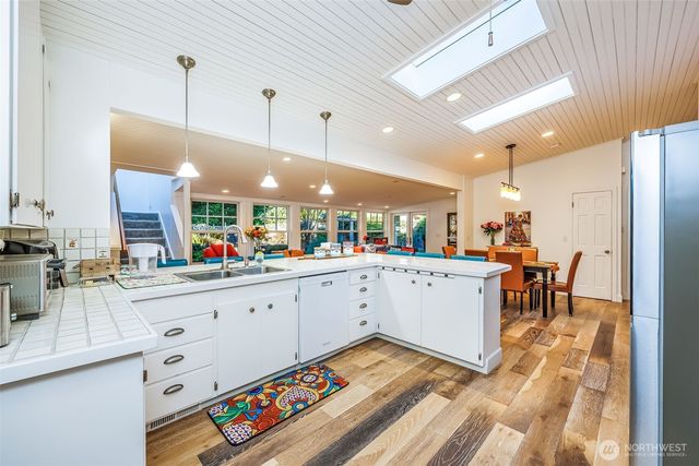 10648 NE 47th Place, Kirkland, WA 98033