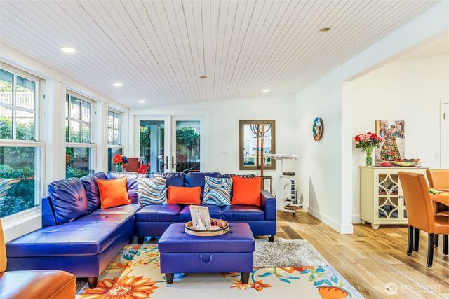 10648 NE 47th Place, Kirkland, WA 98033