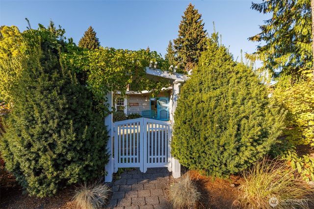10648 NE 47th Place, Kirkland, WA 98033