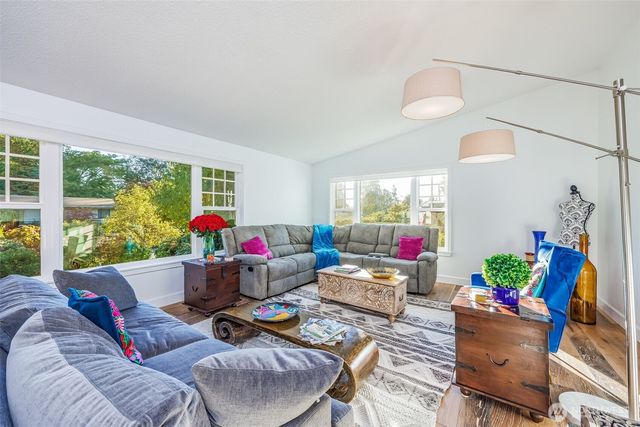 10648 NE 47th Place, Kirkland, WA 98033