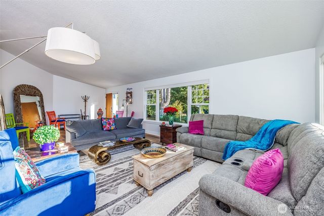 10648 NE 47th Place, Kirkland, WA 98033