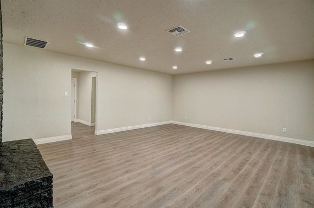 2801 SE Lee Blvd, Lawton, OK 73501