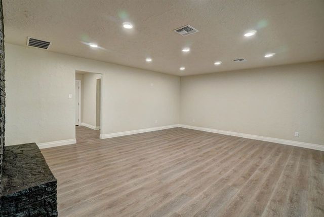 2801 SE Lee Blvd, Lawton, OK 73501