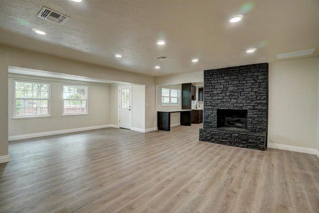 2801 SE Lee Blvd, Lawton, OK 73501