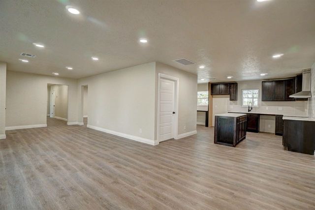 2801 SE Lee Blvd, Lawton, OK 73501