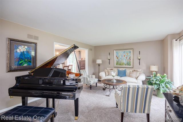 2371 Red Maple Drive, Troy, MI 48098
