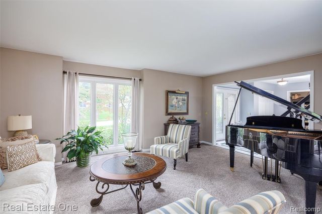 2371 Red Maple Drive, Troy, MI 48098