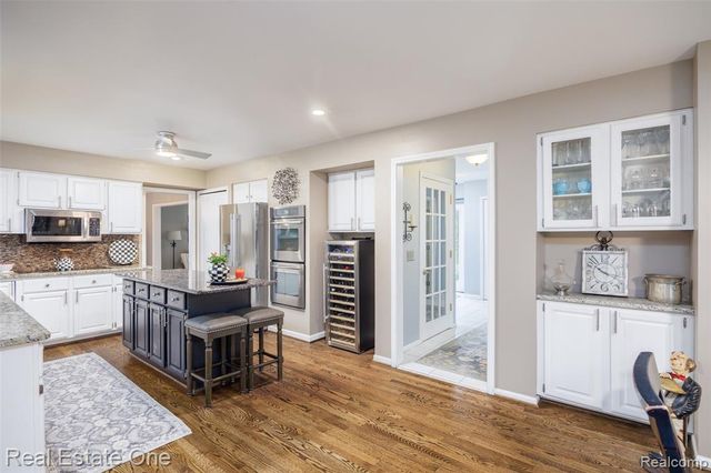 2371 Red Maple Drive, Troy, MI 48098