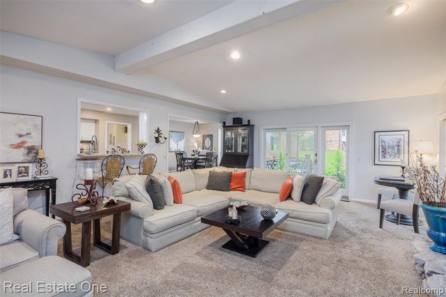 2371 Red Maple Drive, Troy, MI 48098