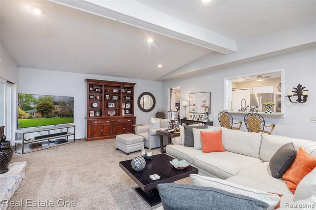 2371 Red Maple Drive, Troy, MI 48098