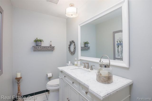 2371 Red Maple Drive, Troy, MI 48098