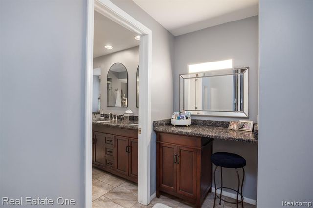 2371 Red Maple Drive, Troy, MI 48098