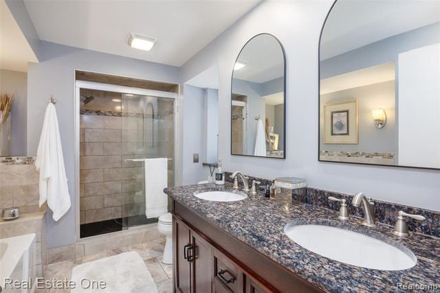 2371 Red Maple Drive, Troy, MI 48098