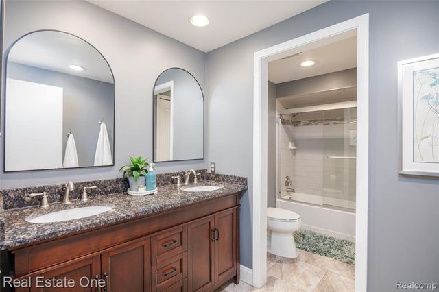 2371 Red Maple Drive, Troy, MI 48098