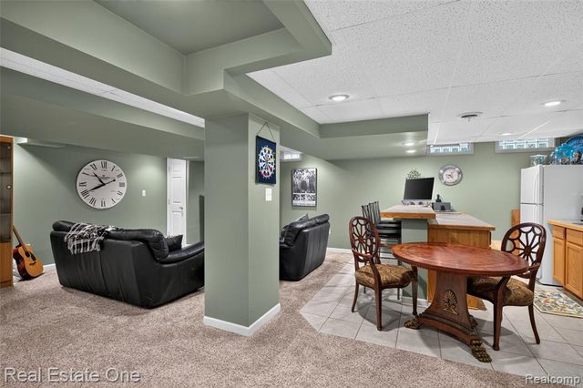 2371 Red Maple Drive, Troy, MI 48098