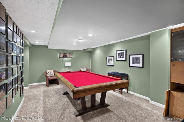 2371 Red Maple Drive, Troy, MI 48098