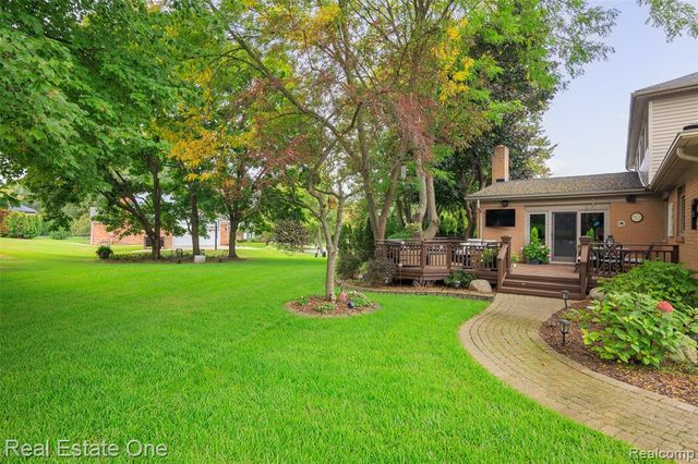 2371 Red Maple Drive, Troy, MI 48098