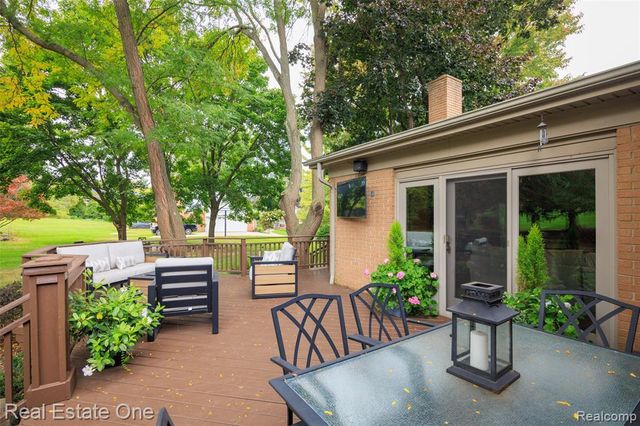 2371 Red Maple Drive, Troy, MI 48098
