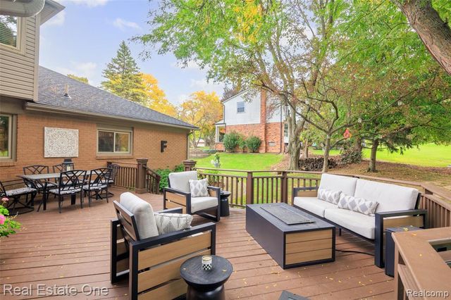 2371 Red Maple Drive, Troy, MI 48098