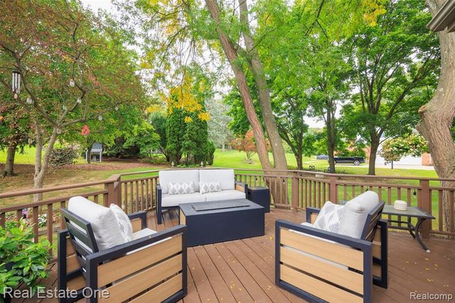 2371 Red Maple Drive, Troy, MI 48098