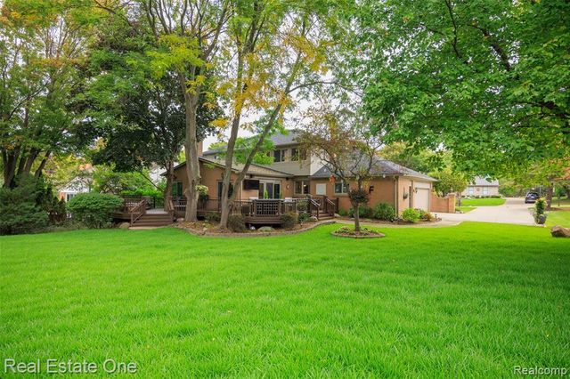 2371 Red Maple Drive, Troy, MI 48098