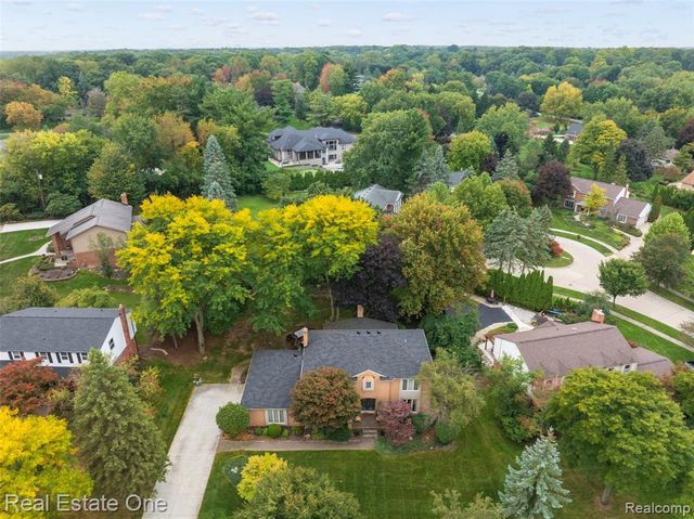 2371 Red Maple Drive, Troy, MI 48098