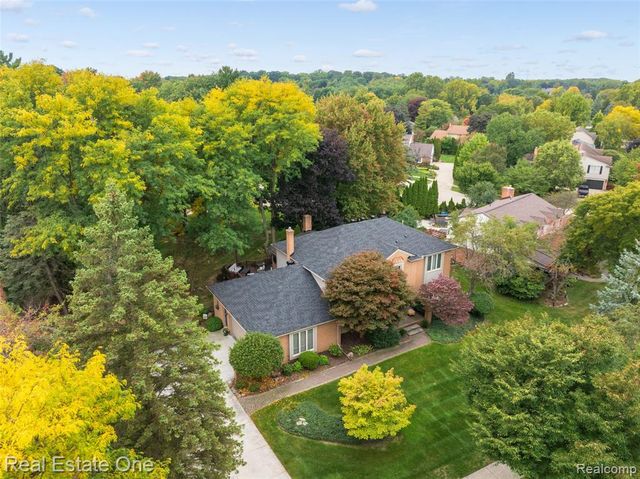 2371 Red Maple Drive, Troy, MI 48098