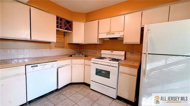 13 Powell Court 24, Hightstown, NJ 08520