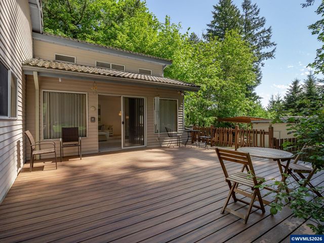 27701 SW Strawberry Hill Dr, Hillsboro, OR 97123