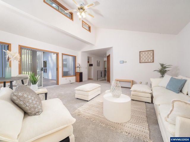 27701 SW Strawberry Hill Dr, Hillsboro, OR 97123