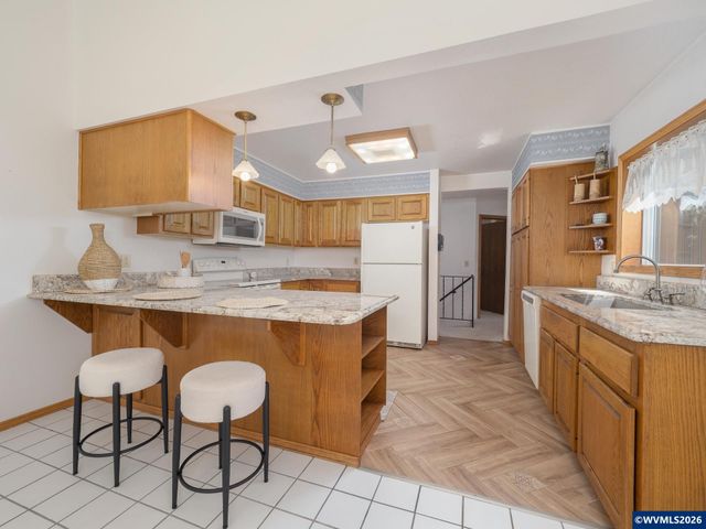 27701 SW Strawberry Hill Dr, Hillsboro, OR 97123