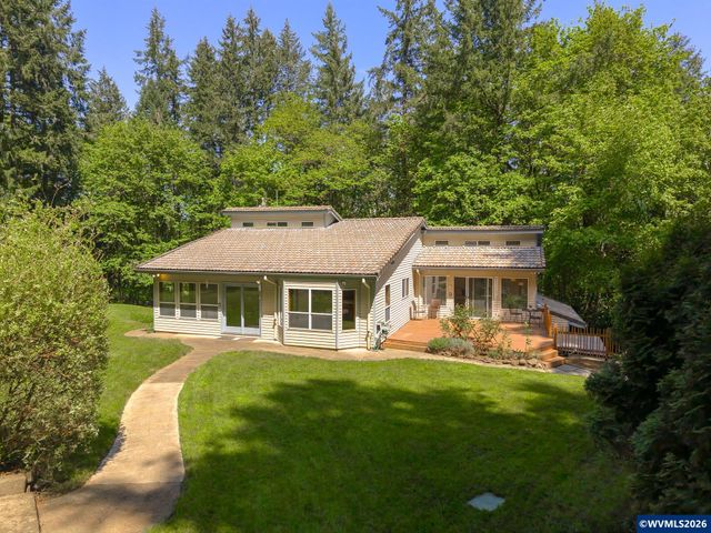 27701 SW Strawberry Hill Dr, Hillsboro, OR 97123