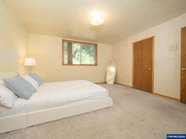 27701 SW Strawberry Hill Dr, Hillsboro, OR 97123