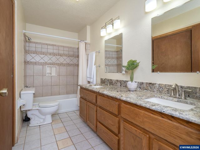 27701 SW Strawberry Hill Dr, Hillsboro, OR 97123