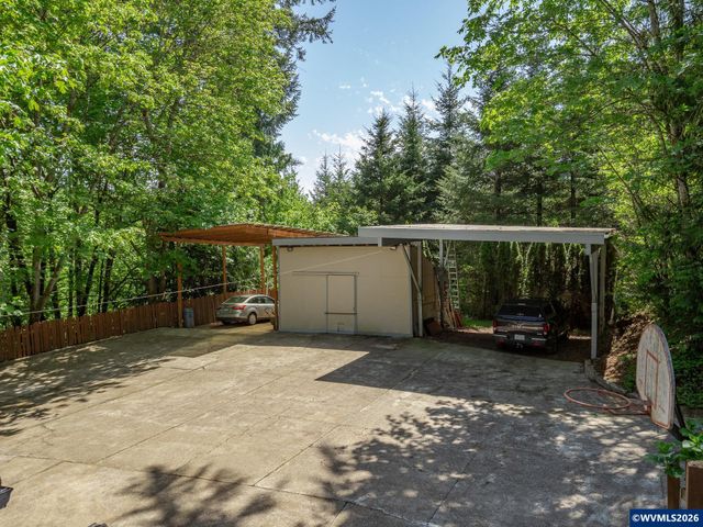 27701 SW Strawberry Hill Dr, Hillsboro, OR 97123