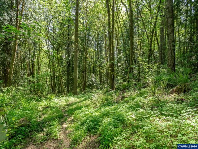 27701 SW Strawberry Hill Dr, Hillsboro, OR 97123