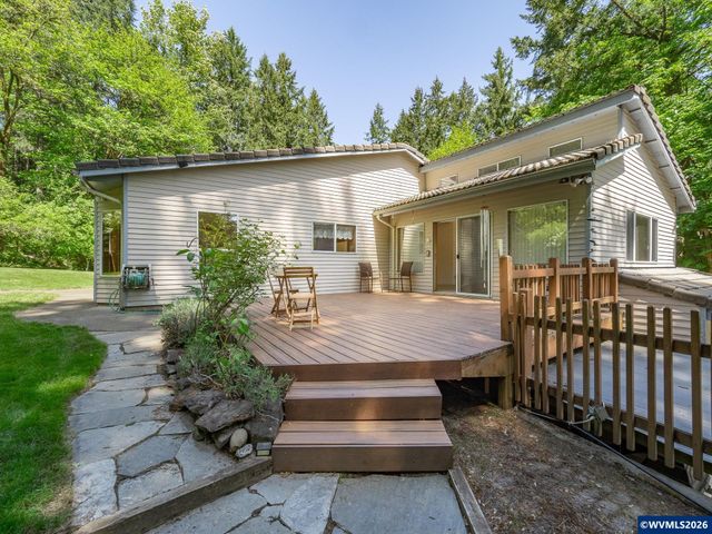 27701 SW Strawberry Hill Dr, Hillsboro, OR 97123