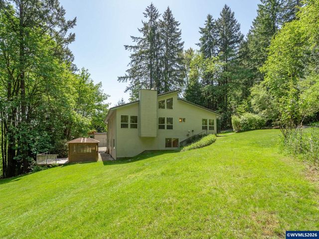 27701 SW Strawberry Hill Dr, Hillsboro, OR 97123