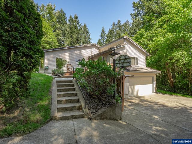 27701 SW Strawberry Hill Dr, Hillsboro, OR 97123