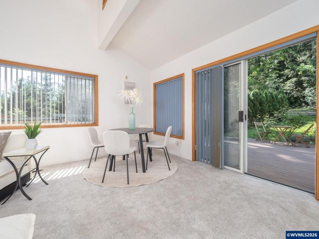 27701 SW Strawberry Hill Dr, Hillsboro, OR 97123