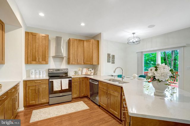 2916 MAINSTONE DR, Fairfax, VA 22031