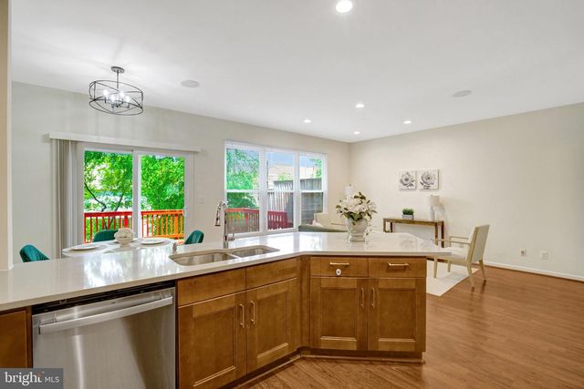 2916 MAINSTONE DR, Fairfax, VA 22031