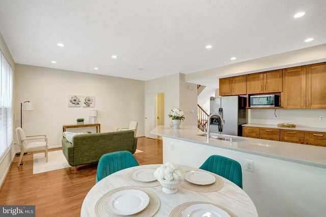 2916 MAINSTONE DR, Fairfax, VA 22031