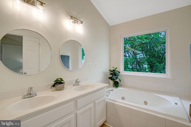 2916 MAINSTONE DR, Fairfax, VA 22031