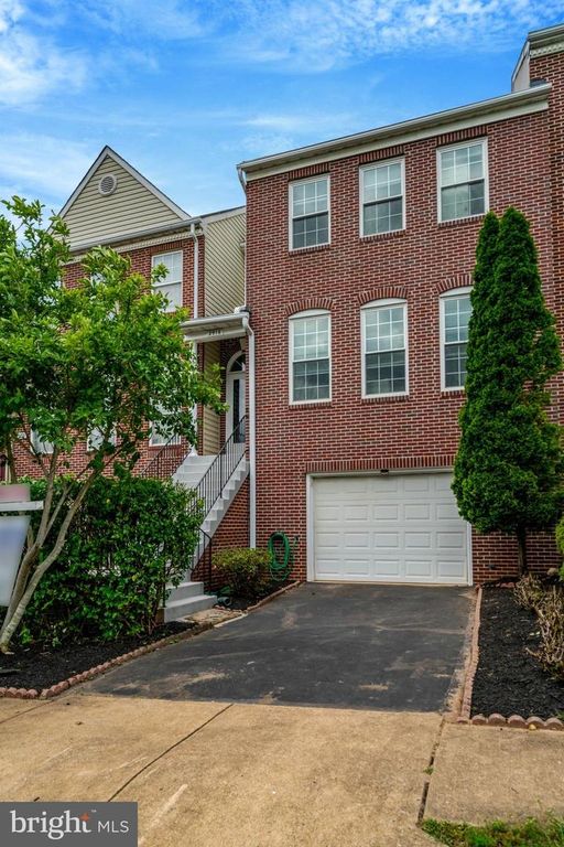 2916 MAINSTONE DR, Fairfax, VA 22031