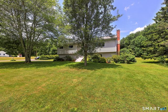 31 Paugussett Road, Newtown, CT 06482
