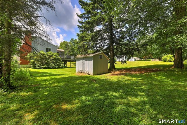 31 Paugussett Road, Newtown, CT 06482