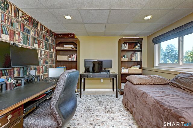 31 Paugussett Road, Newtown, CT 06482