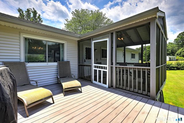 31 Paugussett Road, Newtown, CT 06482