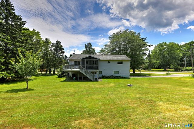 31 Paugussett Road, Newtown, CT 06482